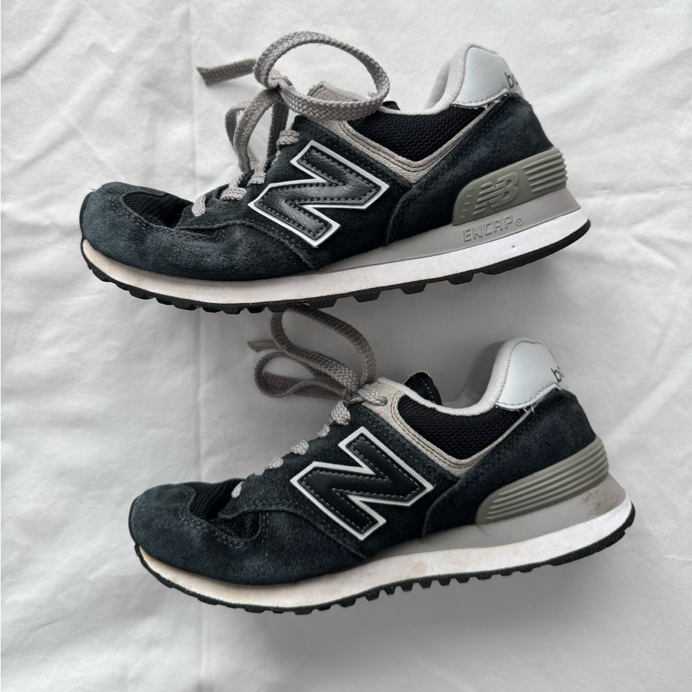 New Balance Men's Black and Grey Sneakers